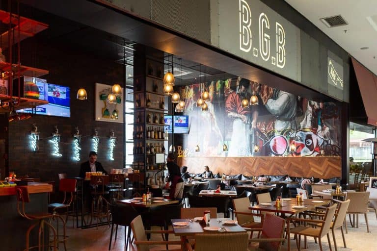 B.G.B Bar: hambúrguer e drinks com vista em SP