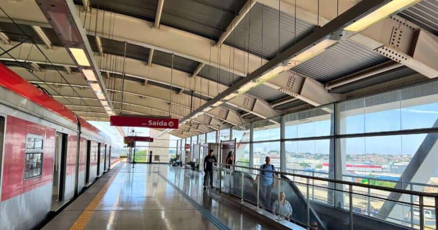 plataforma da estação Aeroporto de Guarulhos