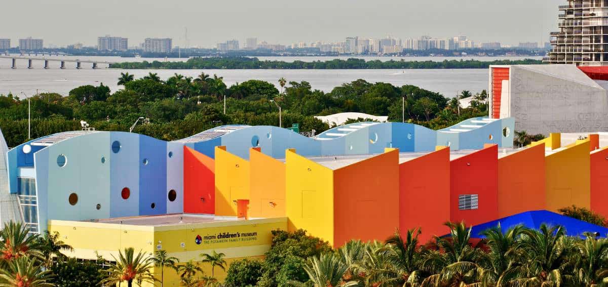 Fachada colorida do Miami's Children's Museum