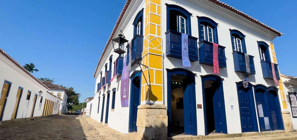 Fachada da Casa de Cultura de Paraty, no centro histórico da cidade